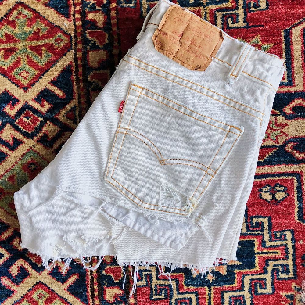 LEVI 550 VINTAGE HIGH WAISTED DENIM SHORTS - Picture 1 of 5